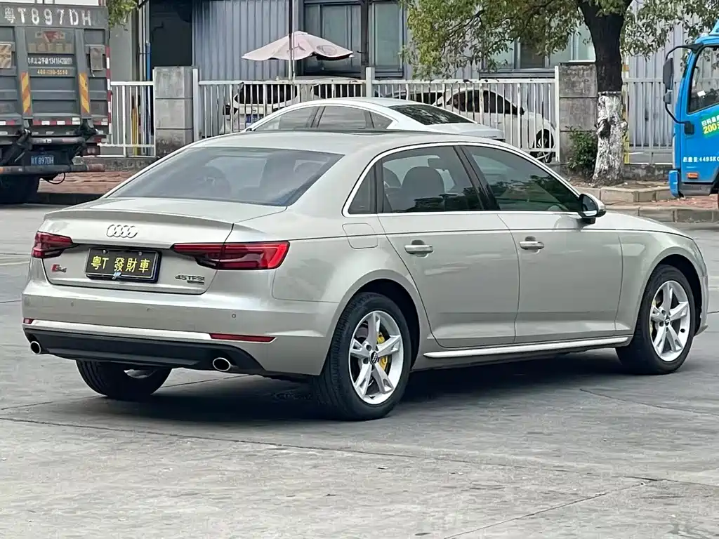 Audi A4L 2017 40 TFSI Fashion Type купить на сайте DeffCars