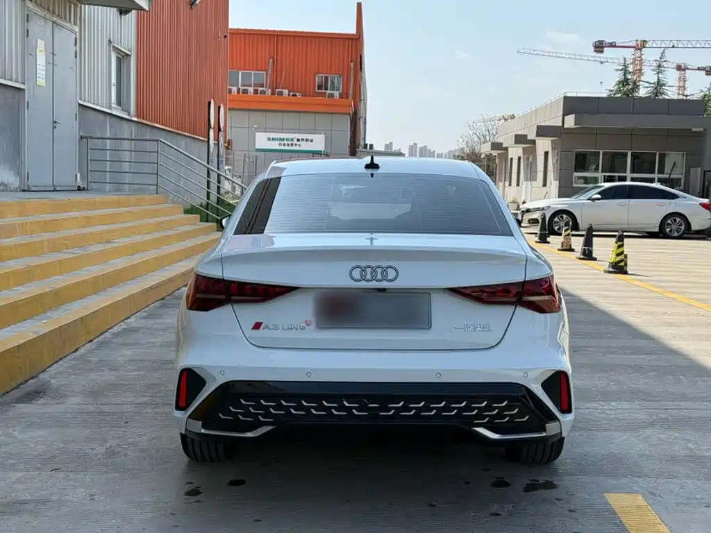 Audi A3 2025 A3L Limousine 35TFSI Flying Spur Exclusive Edition купить на сайте DeffCars