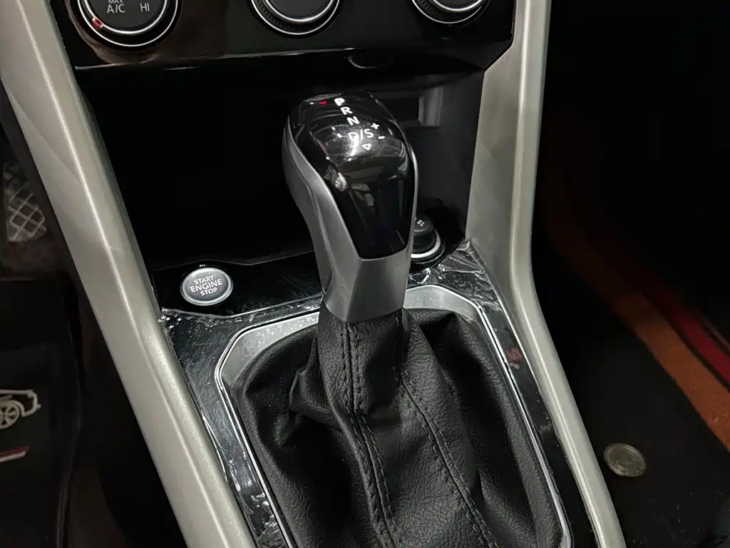 T-ROC 2023 280TSI DSG two-wheel drive time version купить на сайте DeffCars
