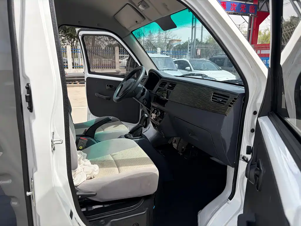Hiace X30 2024 1.5L wealth van 2/5 seats front air-conditioning купить на сайте DeffCars