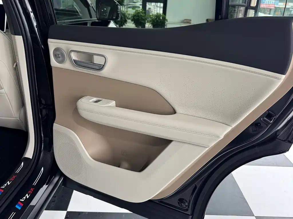 Platinum 3X 2025 520 Pro купить на сайте DeffCars