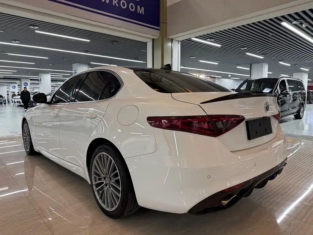 Giulia Juliet 2017 2.0T 280HP Luxury Edition купить на сайте DeffCars