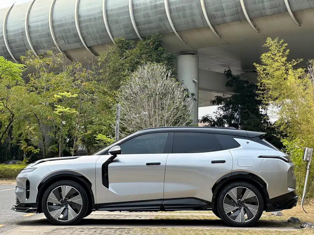 Lynk & Co 08 EM-P 2023 model 120km long range Halo купить на сайте DeffCars