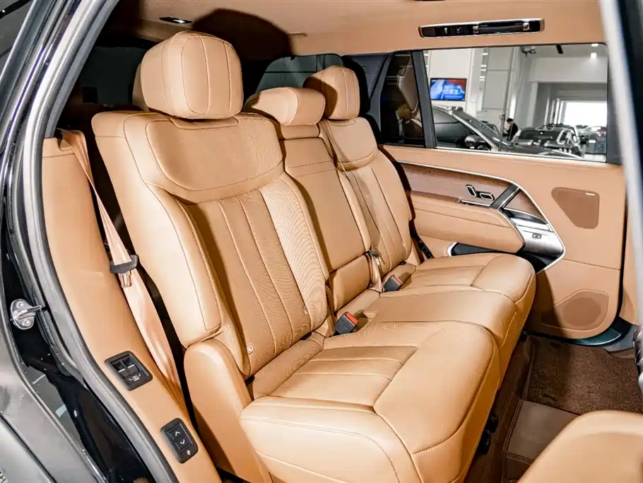 Range Rover 2024 3.0 L6 400PS Extended Edition, seven seats купить на сайте DeffCars