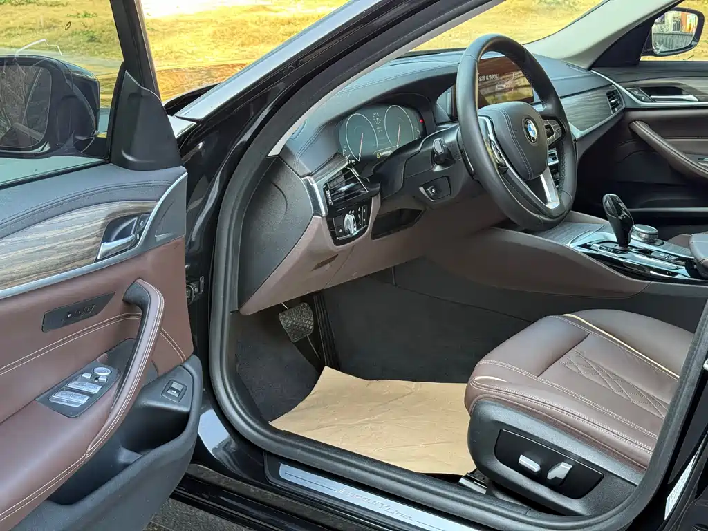 BMW 5 Series 2019 530Li Leading Luxury Package купить на сайте DeffCars