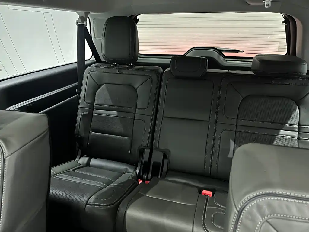 Navigator 2024 3.5T Long Axis Presidential Edition купить на сайте DeffCars