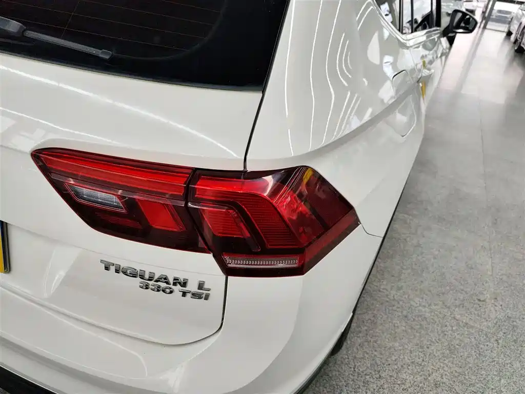 Tiguan L 2017 330TSI automatic two-wheel drive comfort version купить на сайте DeffCars