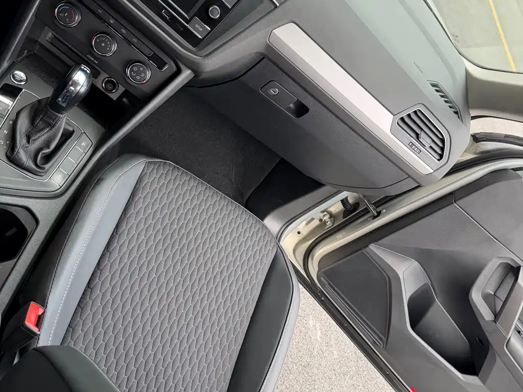 Tiguan L 2019 330TSI automatic two-wheel drive fashion version National VI купить на сайте DeffCars