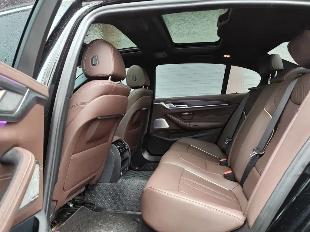 BMW 5 Series 2023 530Li Leading M Sports Package купить на сайте DeffCars
