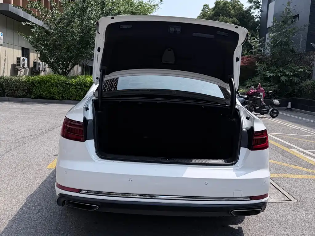 Audi A4L 2019 40 TFSI Enterprising National V купить на сайте DeffCars