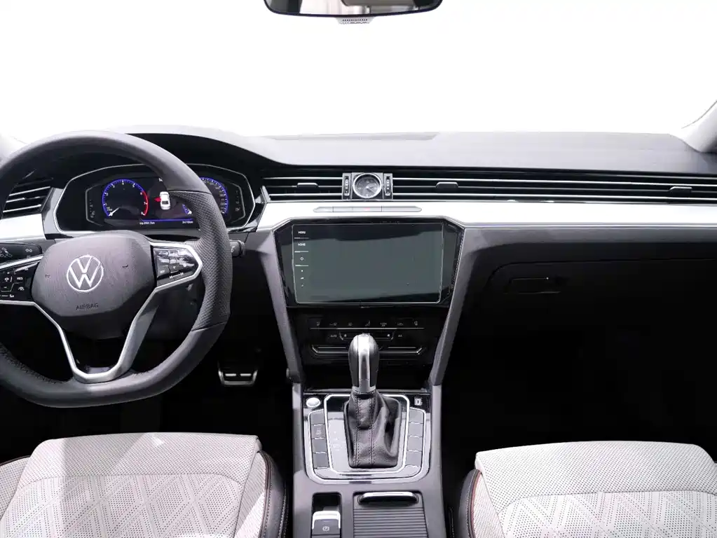 Magotan 2023 2 million commemorative edition 330TSI DSG luxury model купить на сайте DeffCars