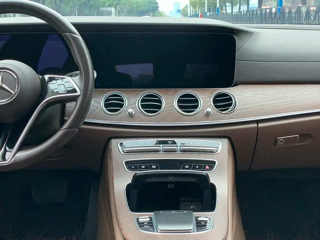 Mercedes-Benz E-Class New Energy 2022 Model 2 E 350 e L plug-in hybrid sedan купить на сайте DeffCars