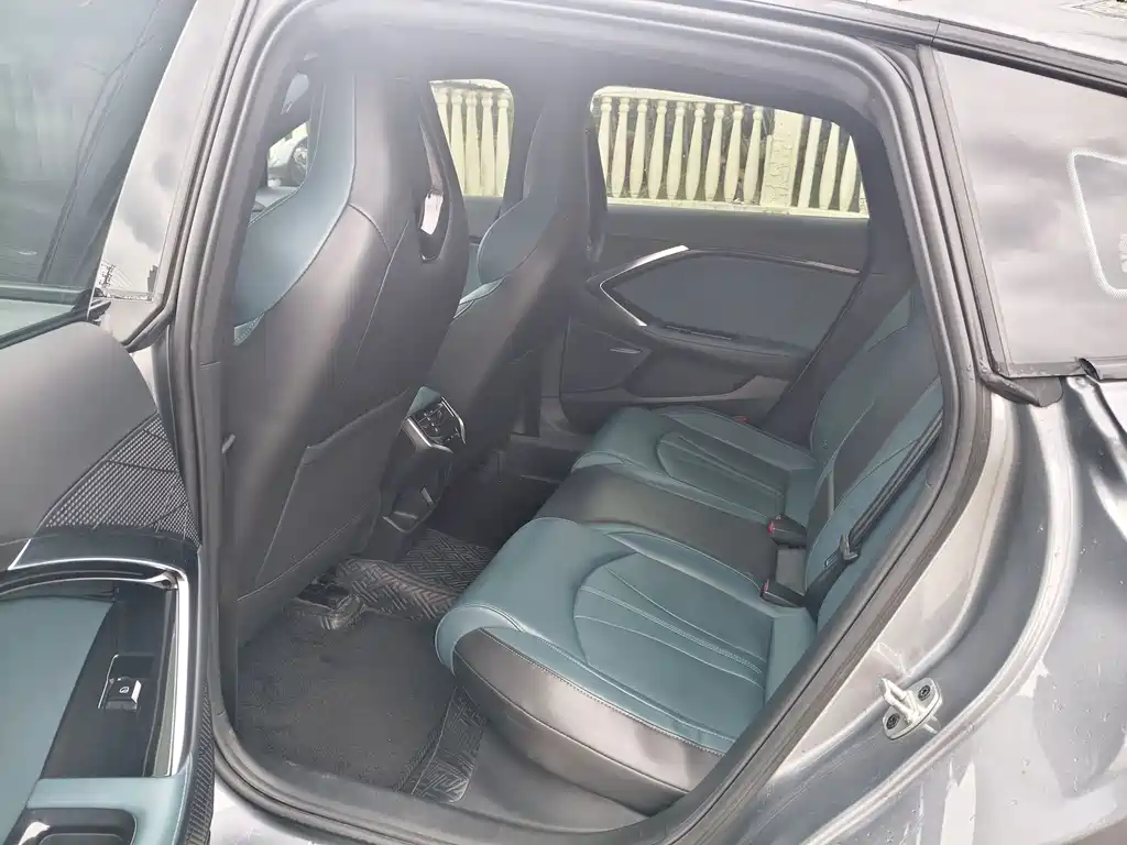 MG7 2023 2.0T Automatic Beauty Hunting Luxury Edition купить на сайте DeffCars