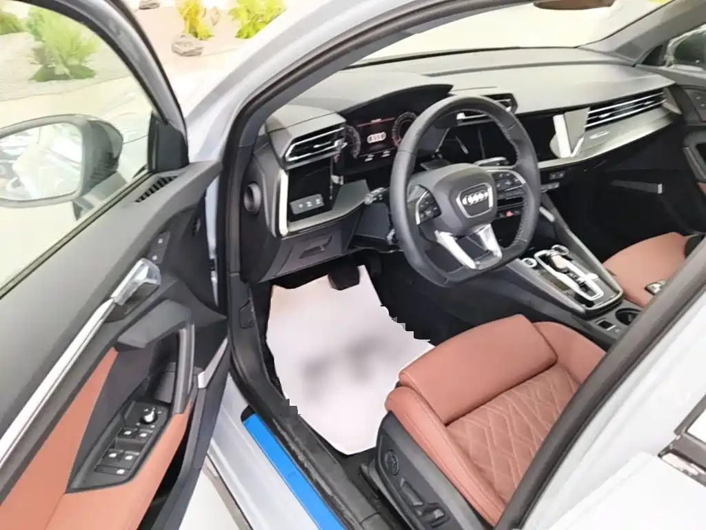 Audi A3 2026 Sportback 35TFSI Flying Spur Premium + Deluxe Choice Pack купить на сайте DeffCars