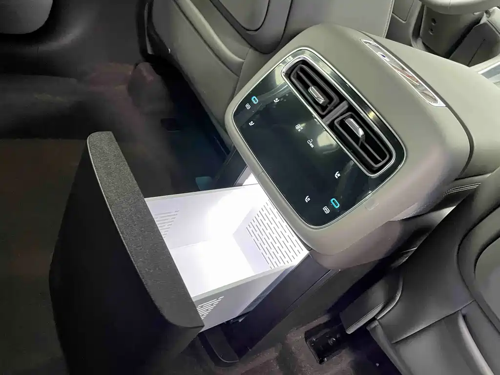 Denza N8L 2025 Honor model купить на сайте DeffCars