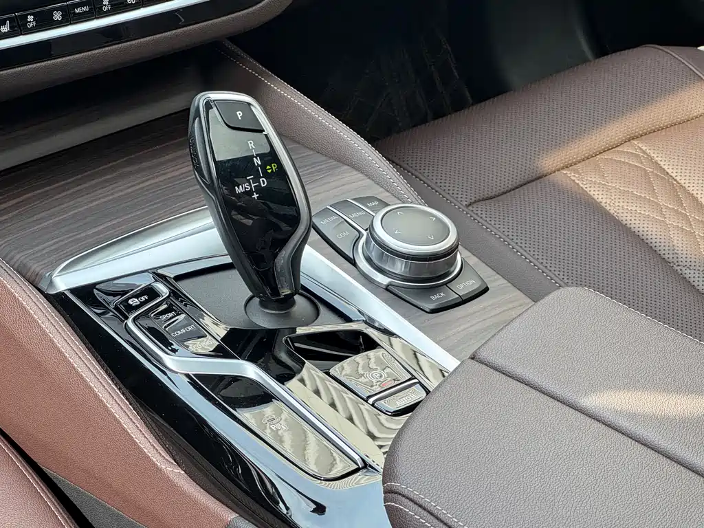 BMW 5 Series 2022 facelift 530Li leading M sports package купить на сайте DeffCars