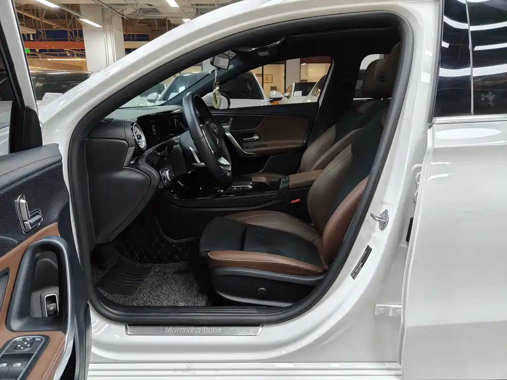 Mercedes-Benz A-Class 2022 A 200 L Sports Sedan Dynamic Type купить на сайте DeffCars