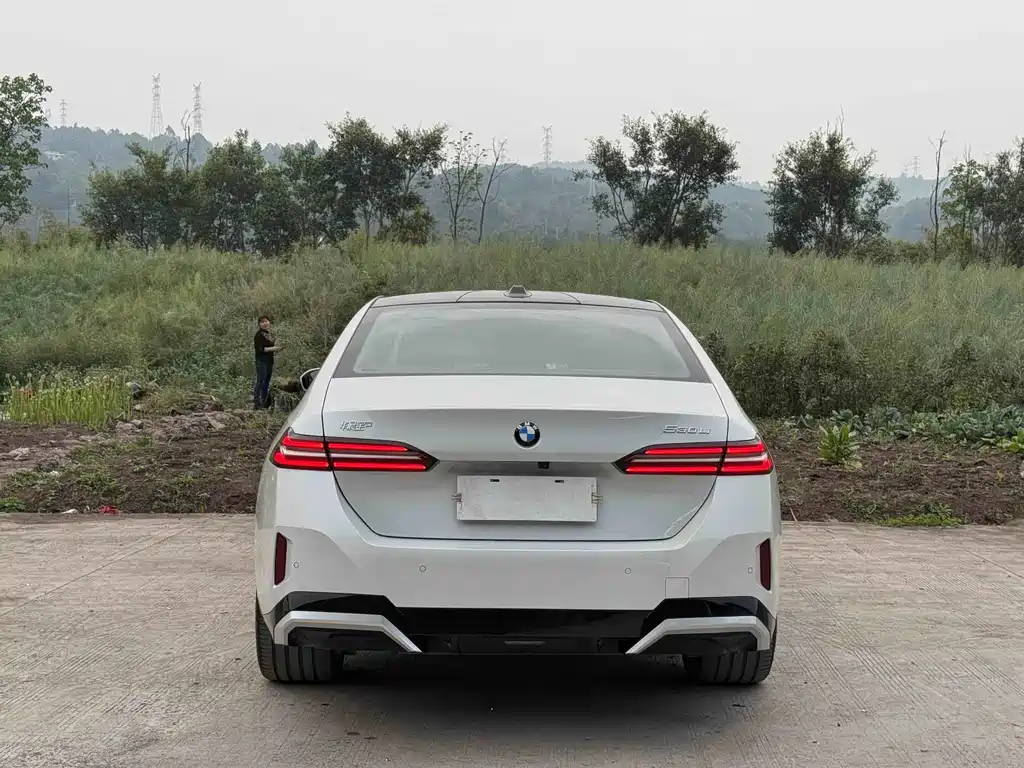 BMW 5 Series 2025 530Li Exclusive M Sports Package купить на сайте DeffCars