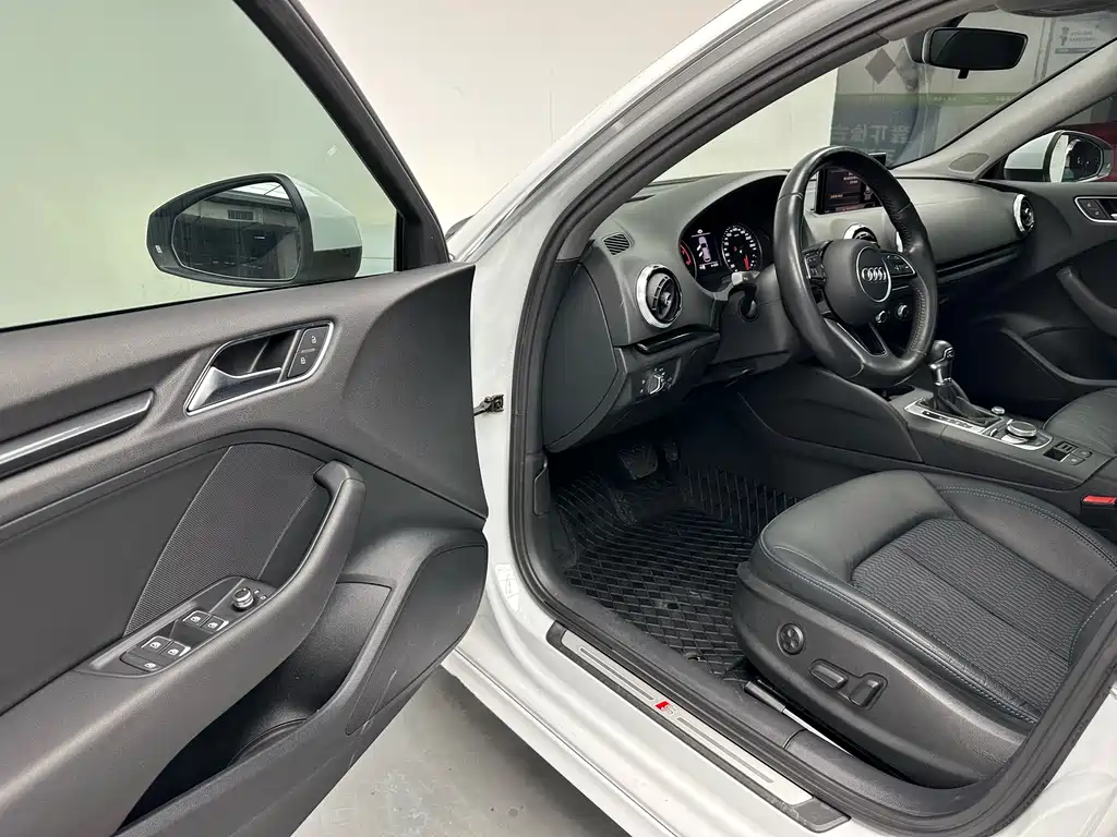 Audi A3 2019 Sportback 35 TFSI Sports National V купить на сайте DeffCars