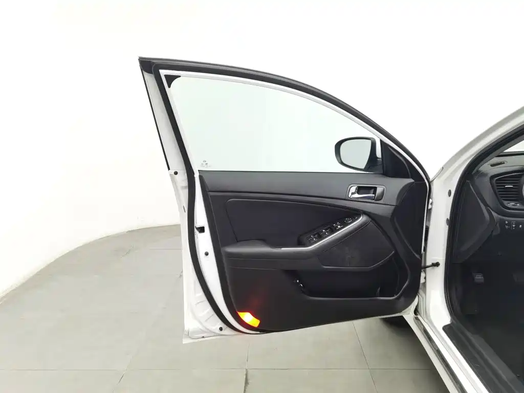 Kia K5 2015 2.0L automatic LUX купить на сайте DeffCars