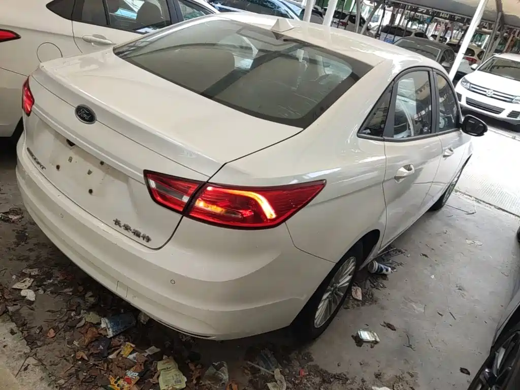 Escort 2015 1.5L manual comfort model купить на сайте DeffCars