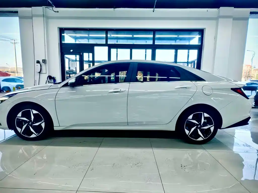 Elantra 2021 1.5L CVT LUX Premium Edition купить на сайте DeffCars