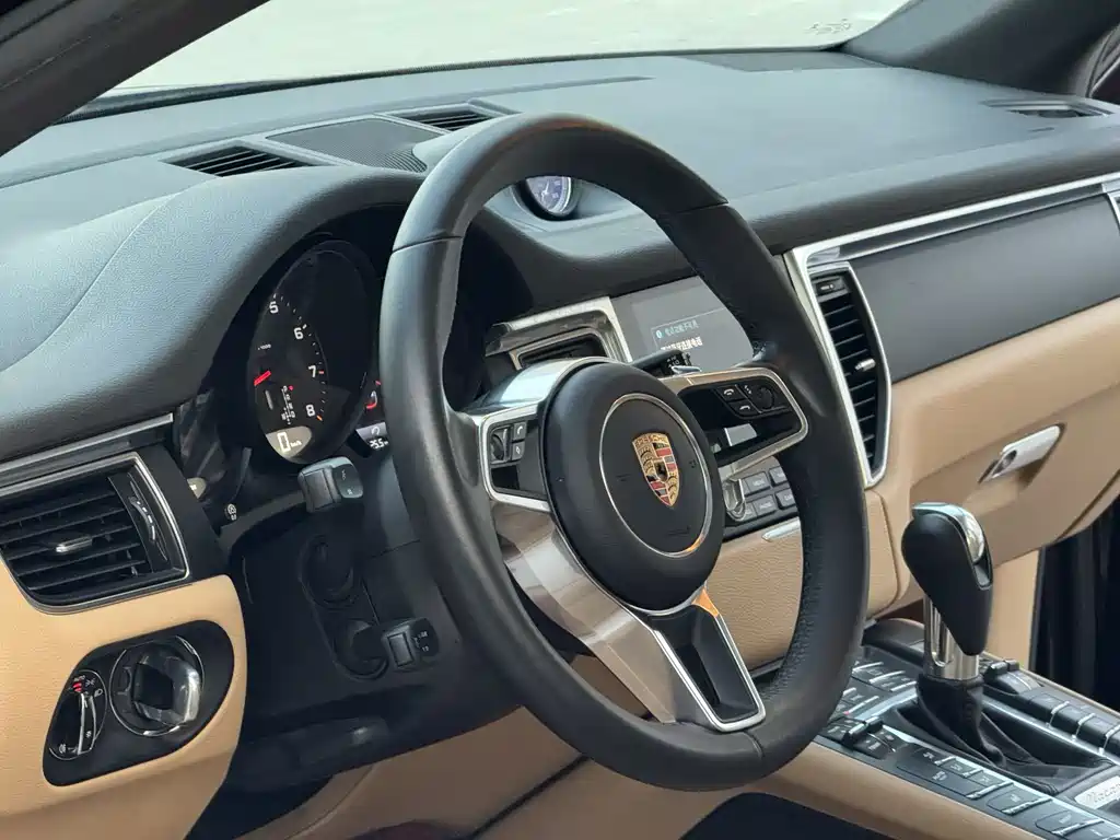 Macan 2017 Macan 2.0T купить на сайте DeffCars