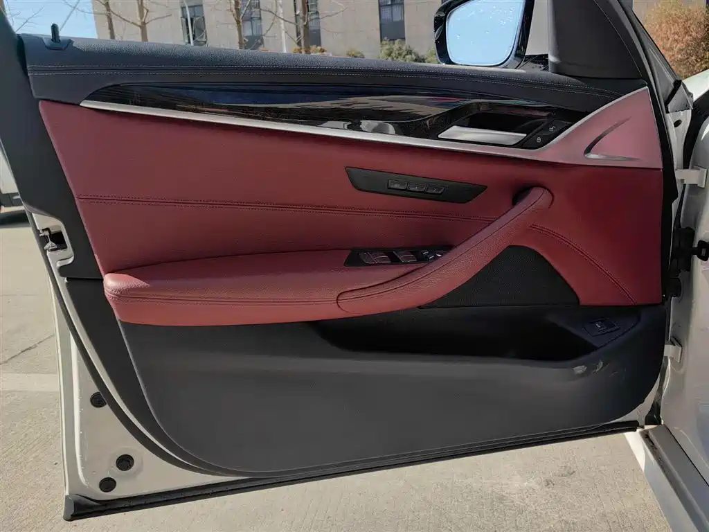 BMW 5 Series 2020 530Li Leading M Sports Package купить на сайте DeffCars