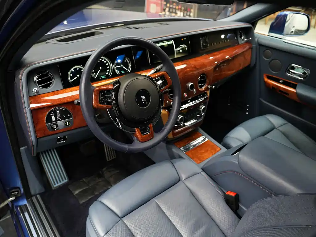 Phantom 2018 6.7T long wheelbase version купить на сайте DeffCars