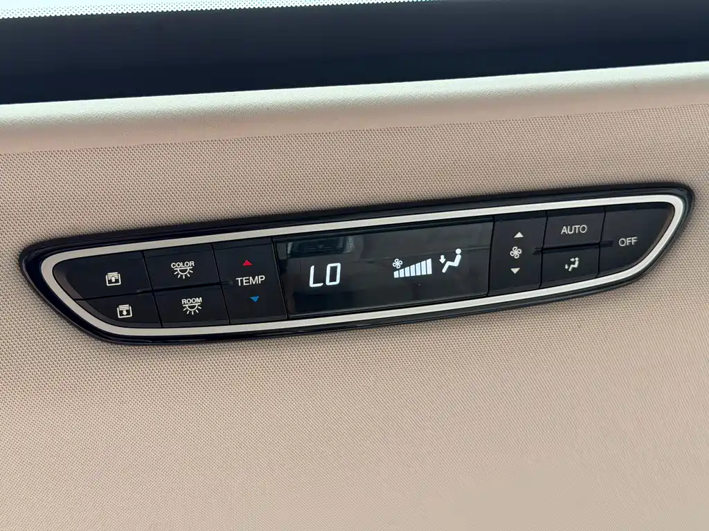 Trumpchi M8 2018 320T Premium Edition купить на сайте DeffCars
