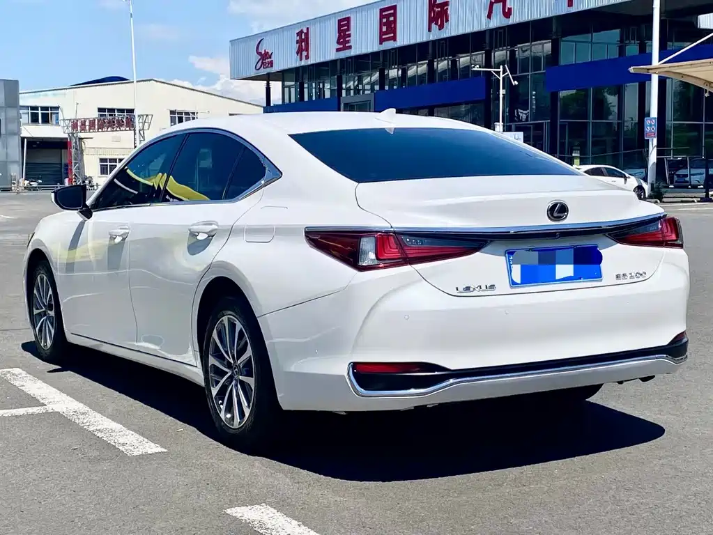 Lexus ES 2023 200 Excellence Edition купить на сайте DeffCars