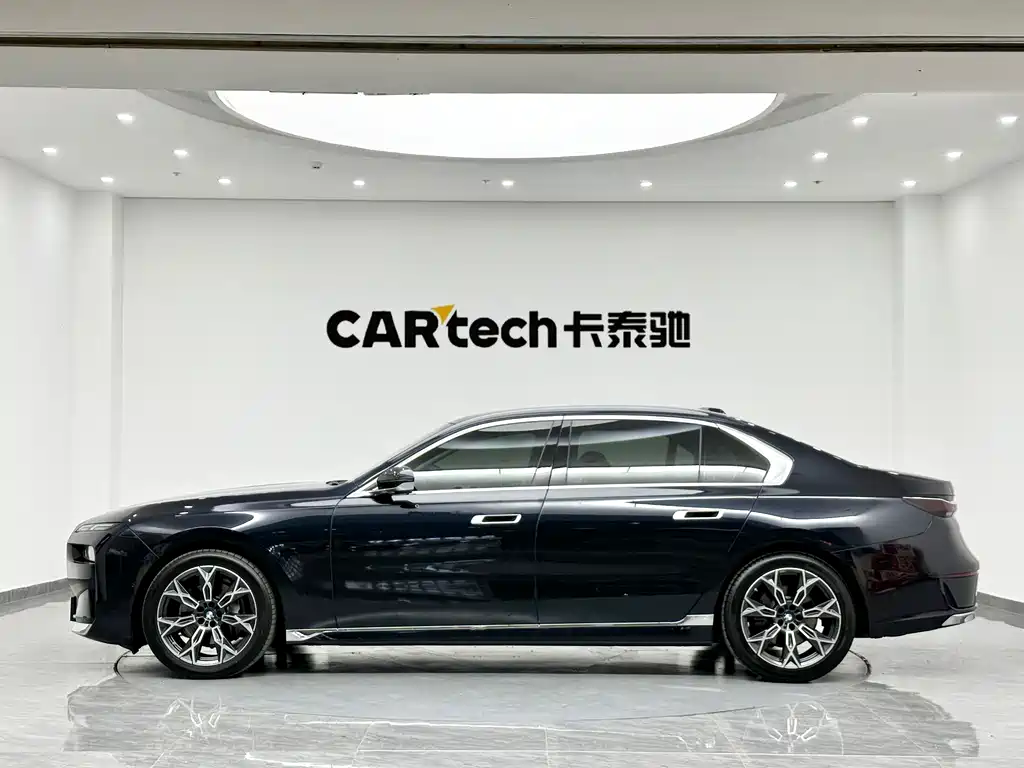 BMW 7 Series 2023 735Li Luxury Package купить на сайте DeffCars
