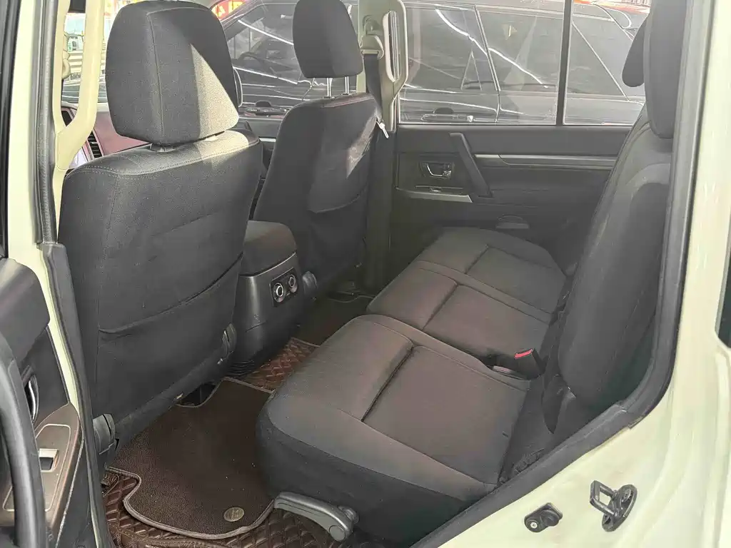 Pajero imported 2020 3.0L automatic standard version купить на сайте DeffCars