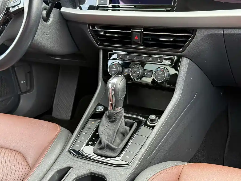 Lavida 2019 280TSI DSG Deluxe Edition National VI купить на сайте DeffCars