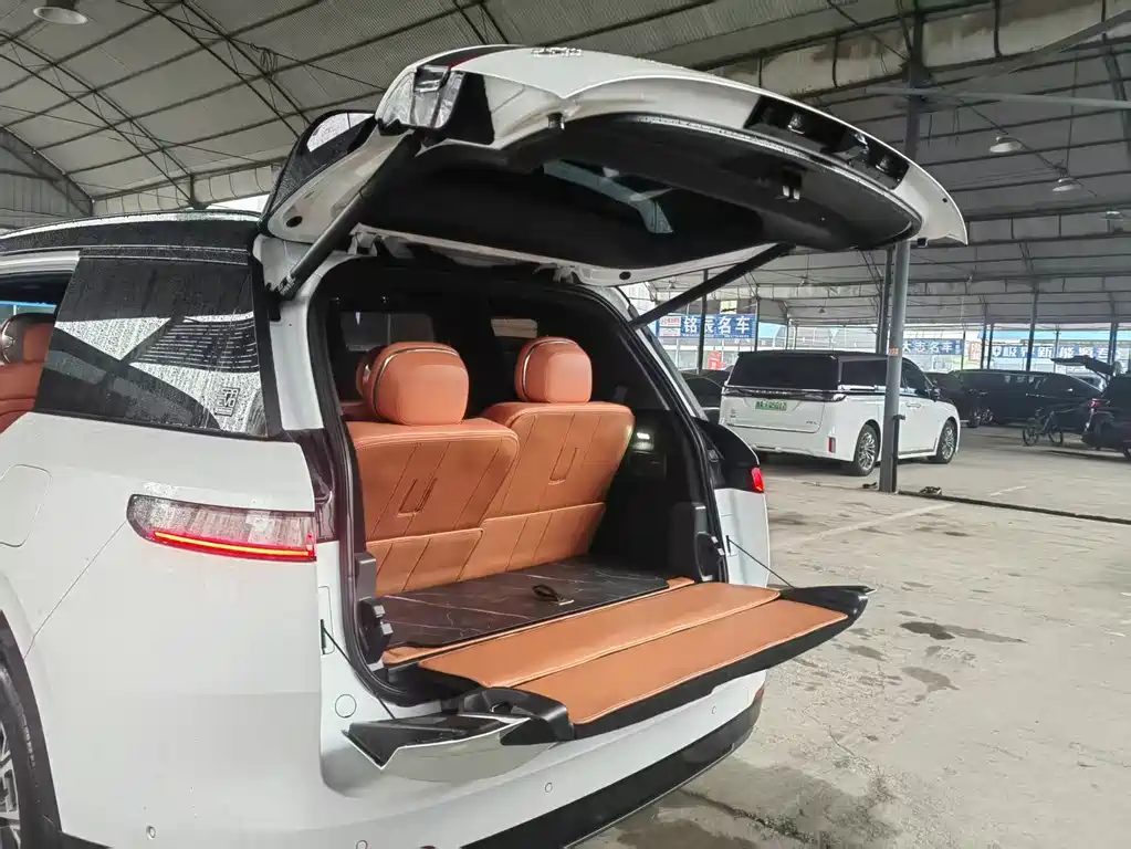 Lynk & Co 900 2025 1.5T Ultra купить на сайте DeffCars