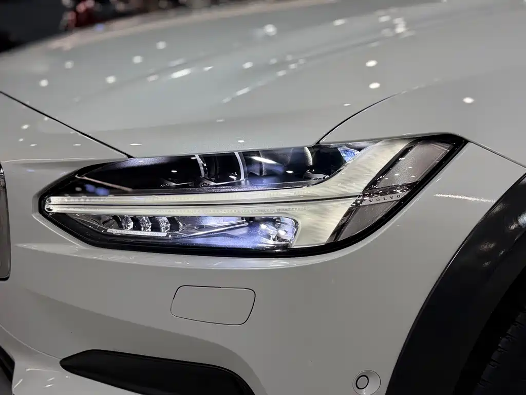 Volvo V90 2017 Cross Country T5 AWD Smart Edition купить на сайте DeffCars