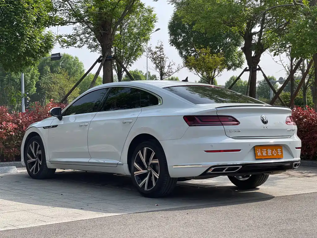 FAW-Volkswagen CC 2025 330TSI dazzling public model купить на сайте DeffCars