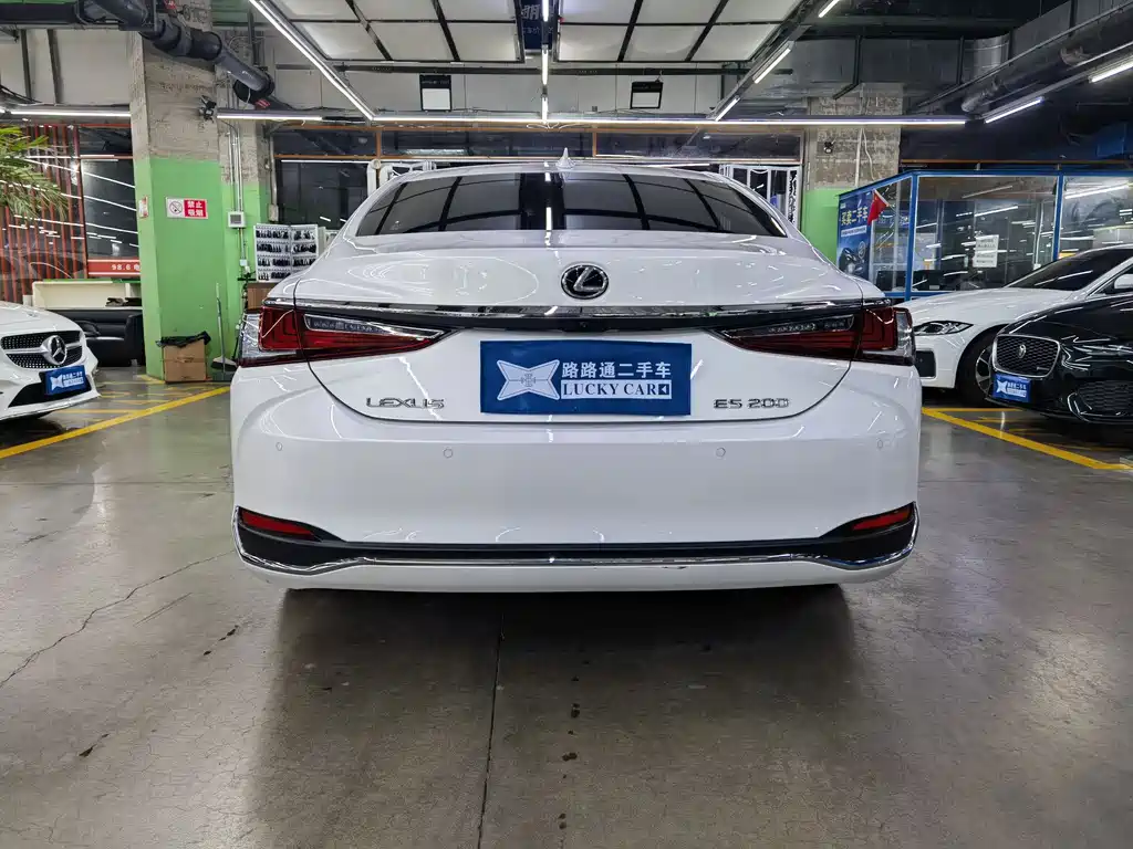 Lexus ES 2023 200 Excellence Edition купить на сайте DeffCars