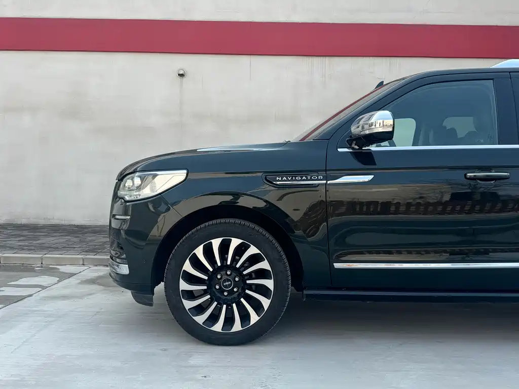 Navigator 2022 3.5T Long Axis Presidential Edition купить на сайте DeffCars