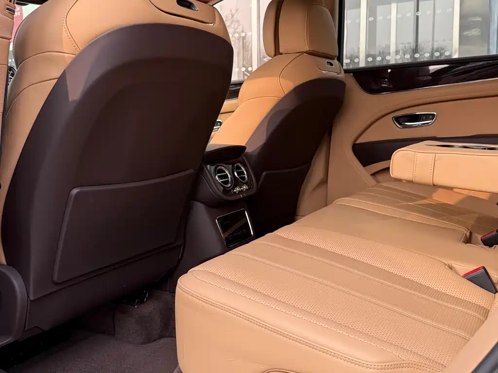 Bentayga 2024 4.0T V8 купить на сайте DeffCars