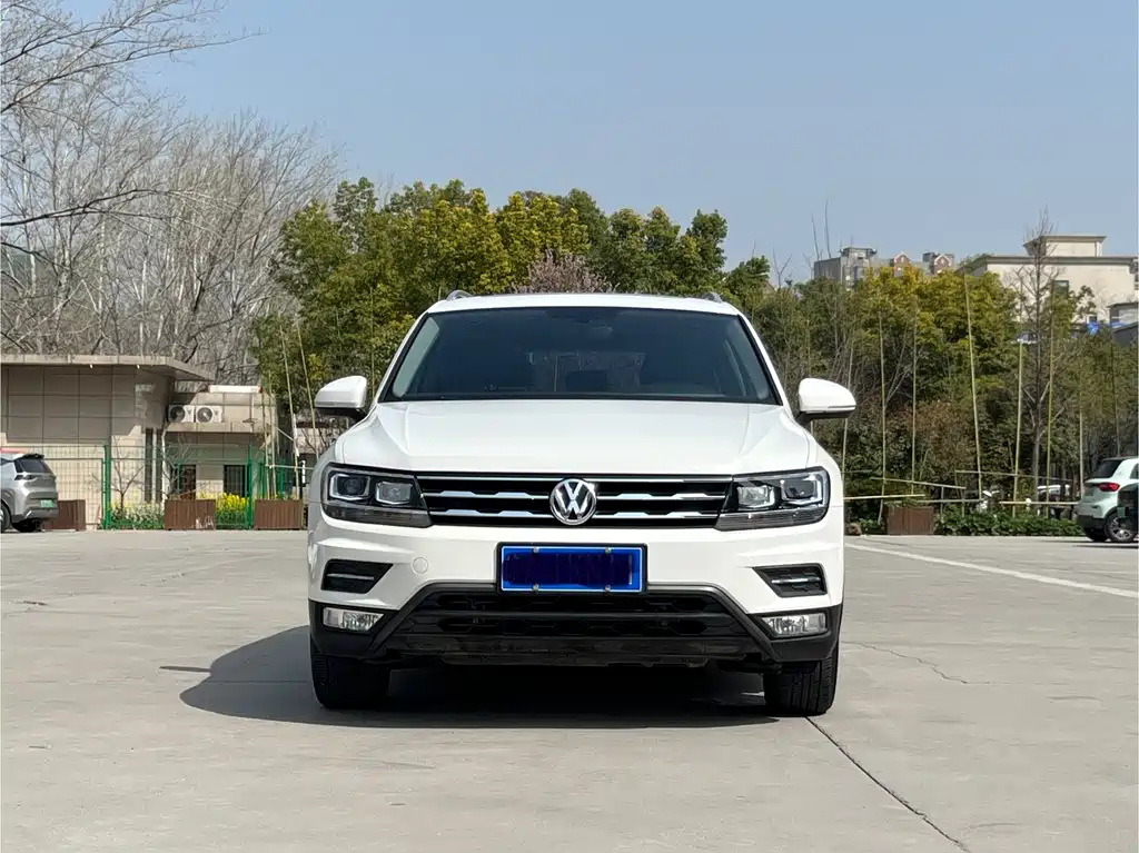 Tiguan L 2018 facelift 330TSI automatic two-wheel drive luxury version купить на сайте DeffCars