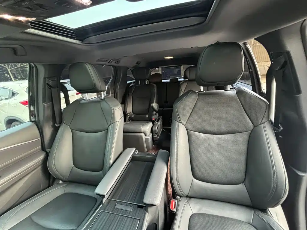 SIENNA 2023 2.5L Hybrid Premium Edition купить на сайте DeffCars
