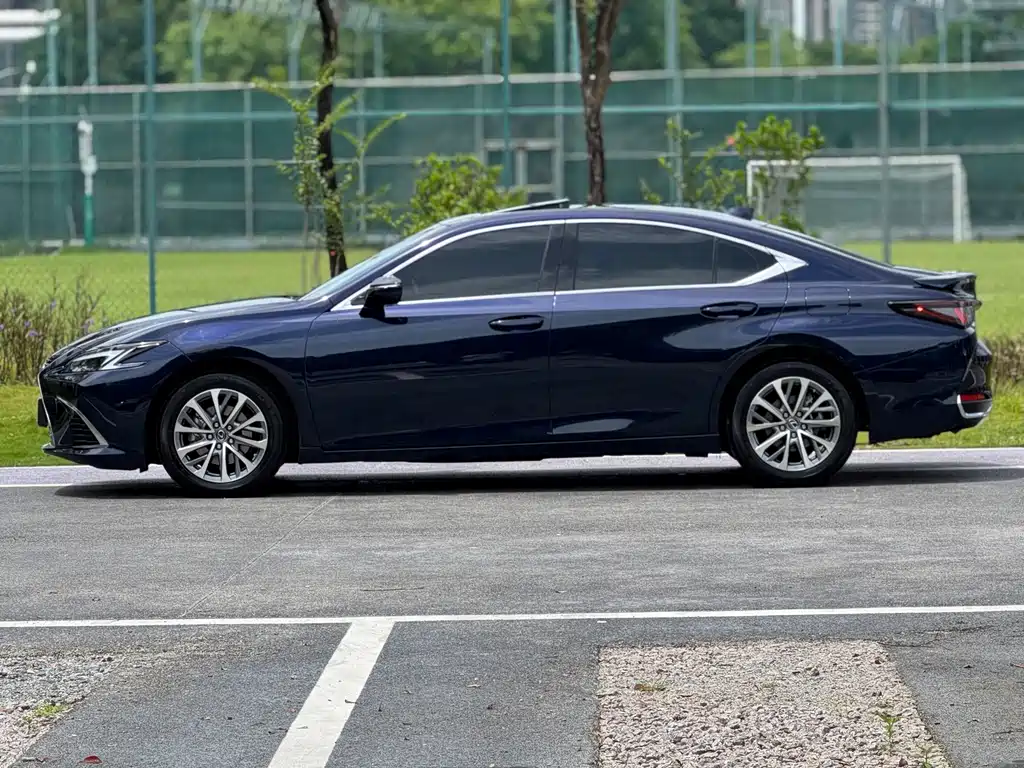 Lexus ES 2025 300h Premium Edition купить на сайте DeffCars