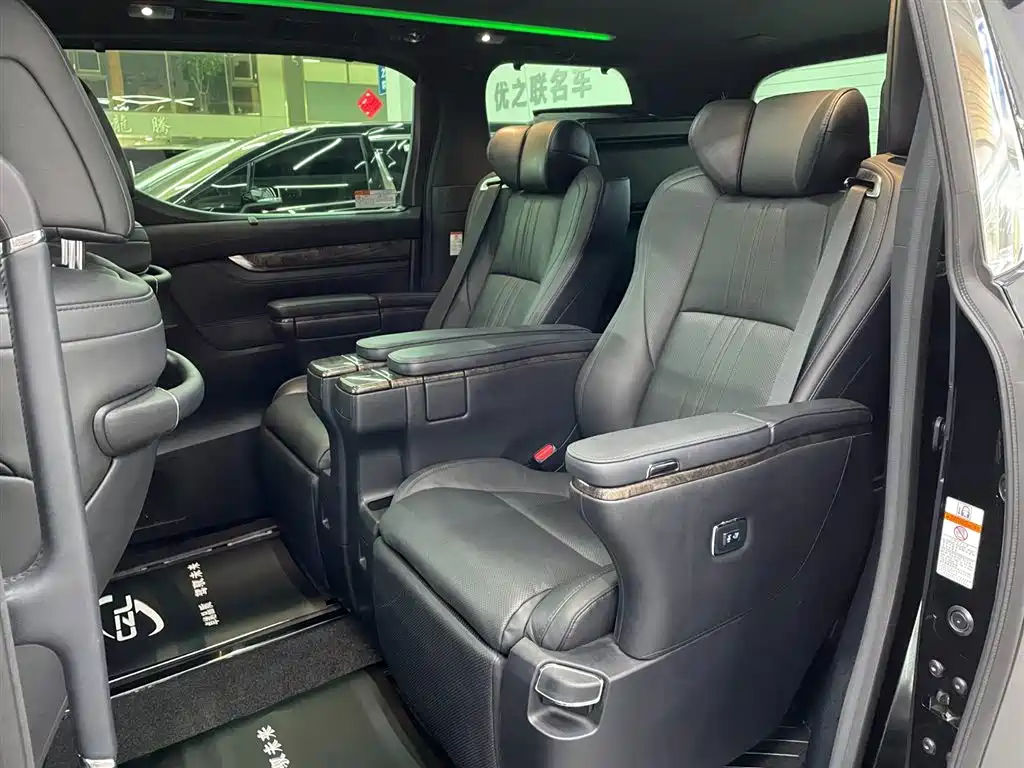 Wilfa 2021 Crown Dual Engine 2.5L HV Premium Edition купить на сайте DeffCars