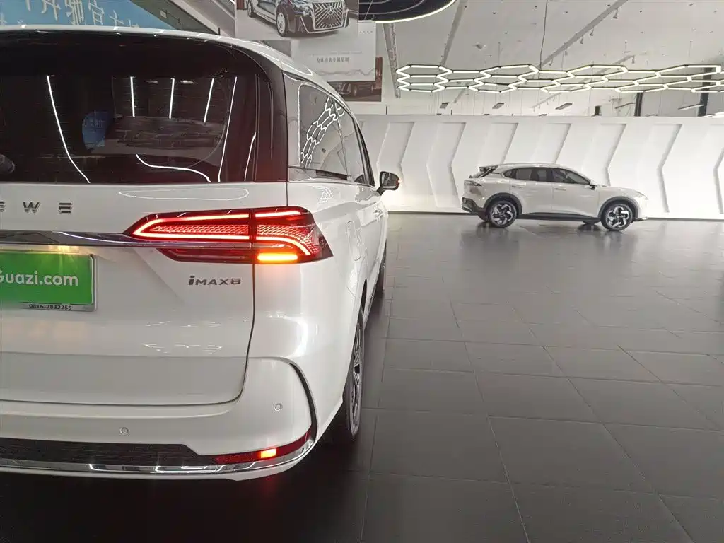 Roewe iMAX8 New Energy 2025 1.5T DMH Lu Zun Premium Edition купить на сайте DeffCars