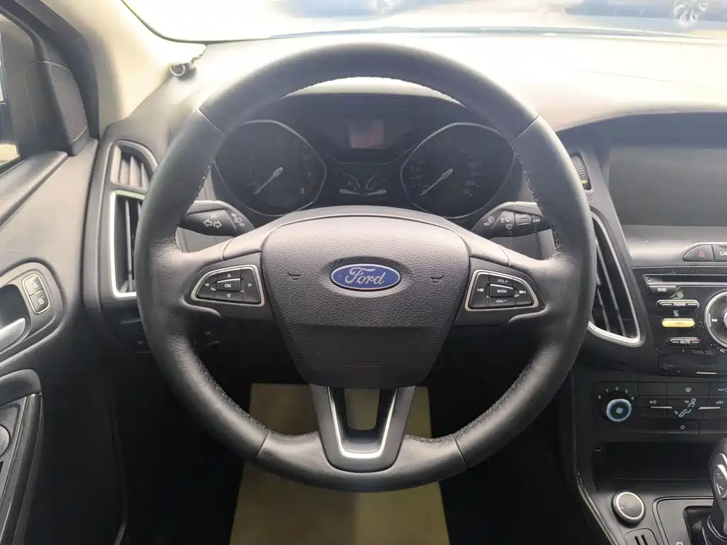 Focus 2018 sedan classic 1.6L automatic stylish smart mobility version купить на сайте DeffCars