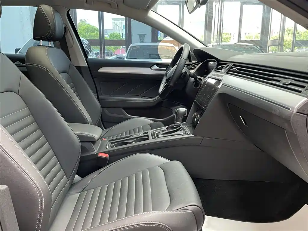 Magotan 2023 2 million commemorative edition 280TSI DSG comfort model купить на сайте DeffCars