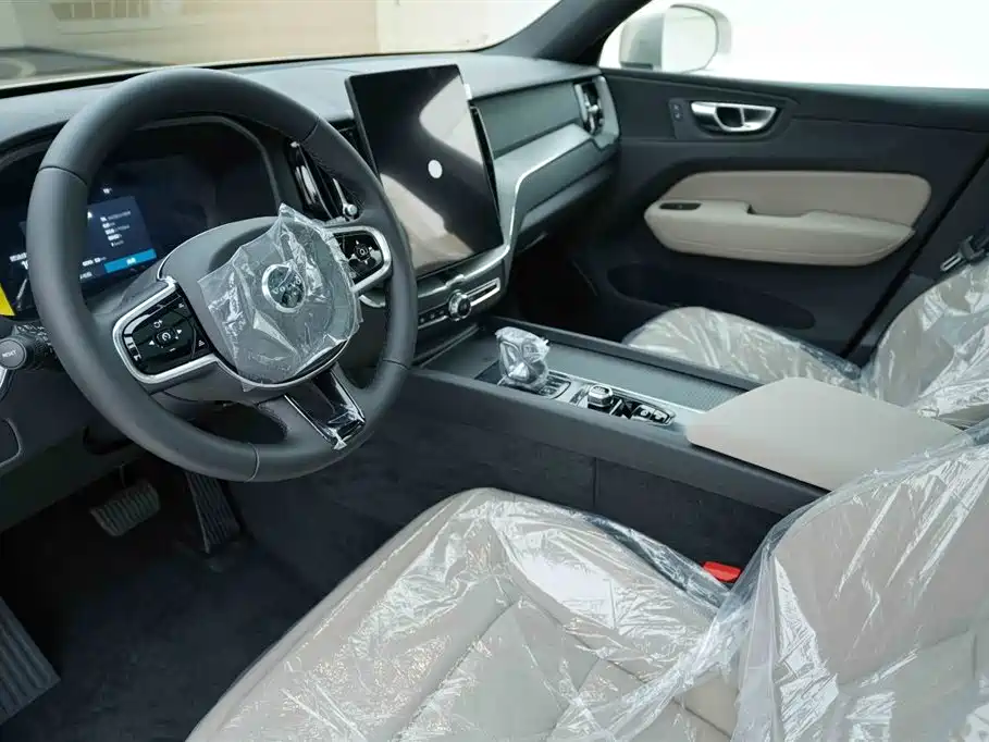 Volvo XC60 2026 B5 four-wheel drive Zhiyi Luxury Edition купить на сайте DeffCars