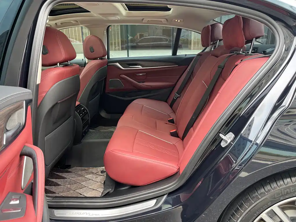BMW 5 Series 2022 530Li Leading Luxury Package купить на сайте DeffCars