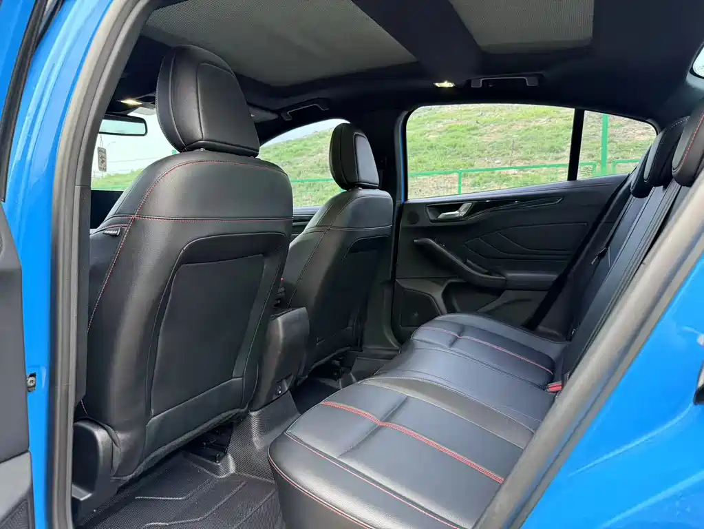 Focus 2022 Sedan EcoBoost 180 Automatic ST Line купить на сайте DeffCars
